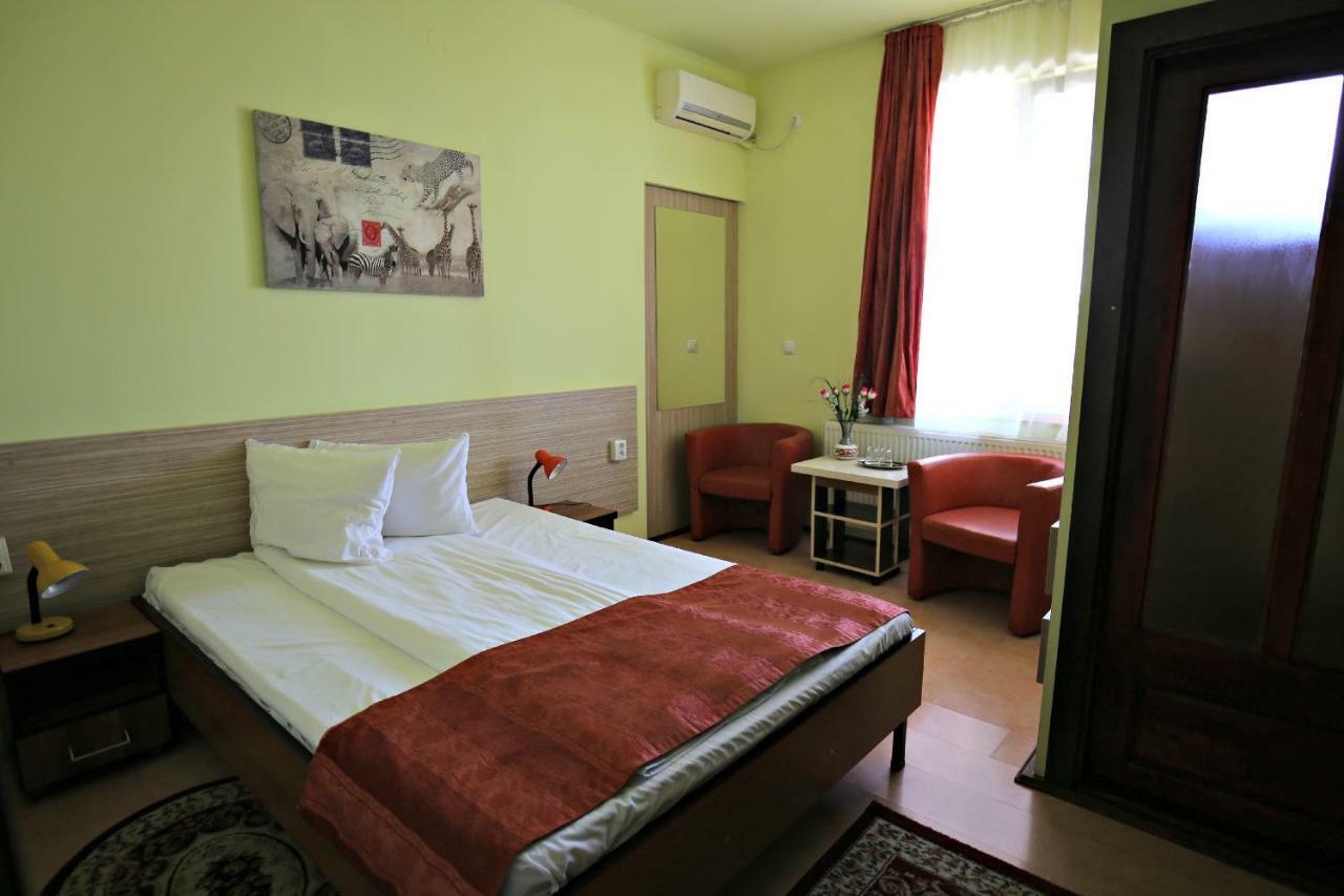 Pension Varadia Орадя Экстерьер фото