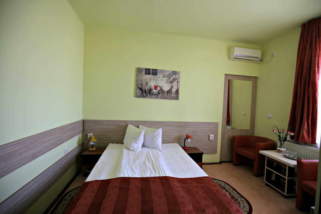 Pension Varadia Орадя Экстерьер фото